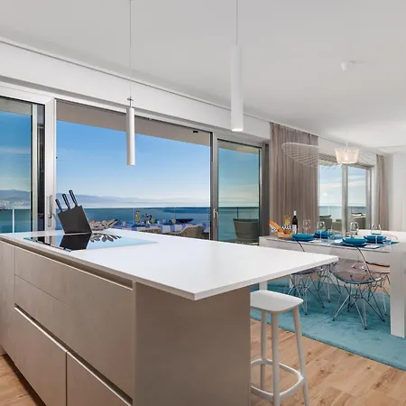 Penthouse Volosko 아파트 *