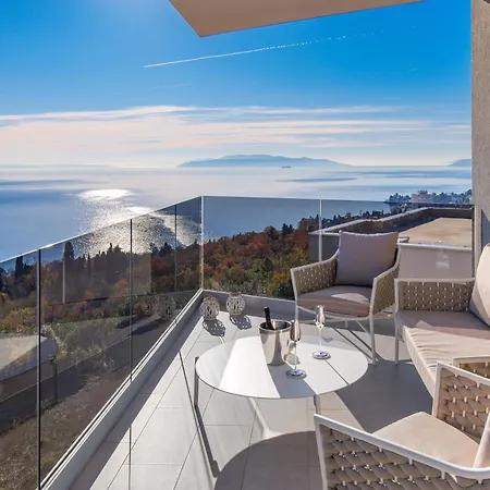 Penthouse Volosko 아파트